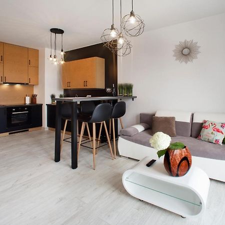 Cybernetyki 6B Serviced Accommodation Варшава Экстерьер фото